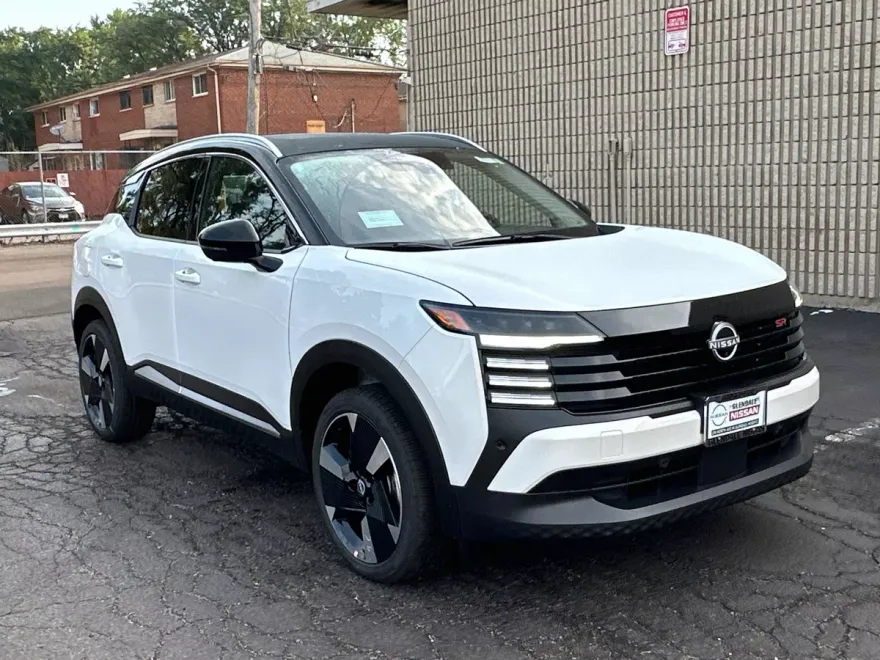 2025 Nissan Kicks SR photo 1