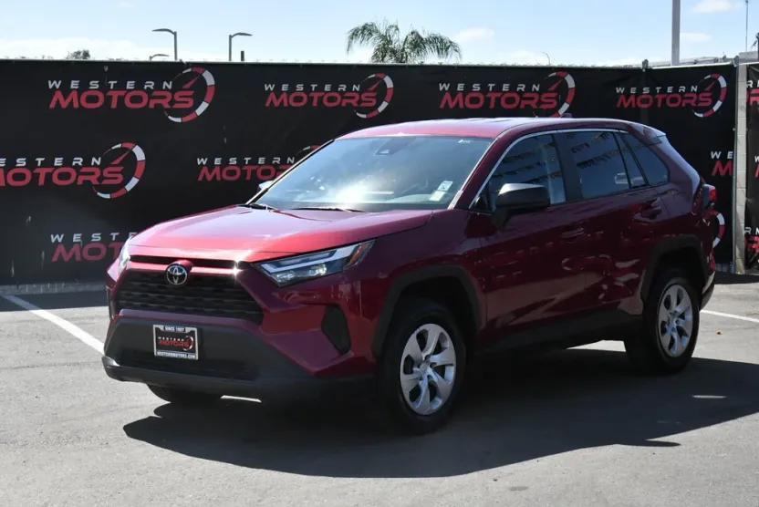 2024 Toyota RAV4 LE photo 1