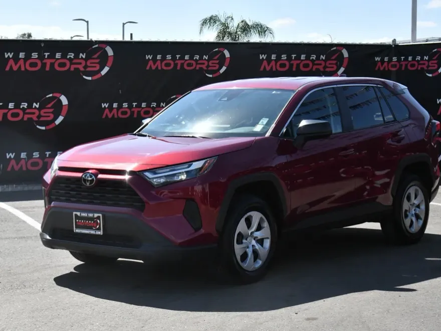 2024 Toyota RAV4 LE photo 1