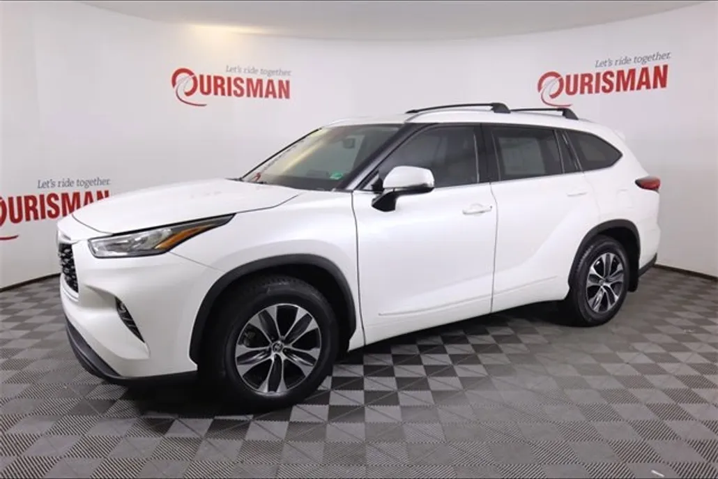 2020 Toyota Highlander XLE photo 1