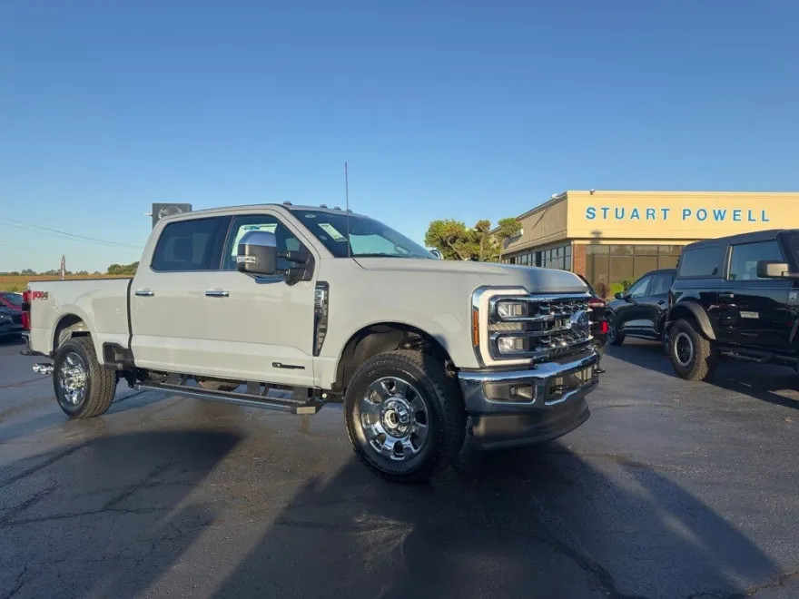 2026 Ford F-250 Lariat photo 1
