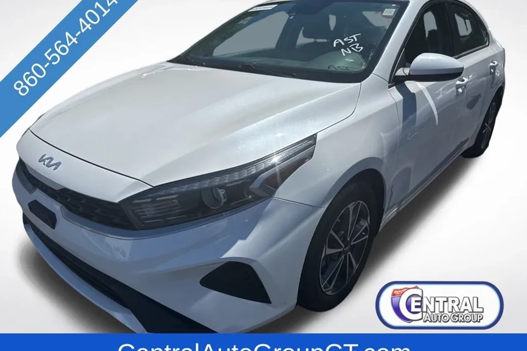 2022 Kia Forte LXS photo 1