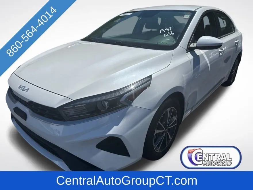 2022 Kia Forte LXS photo 1