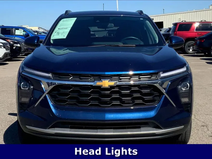 2024 Chevrolet Trax LT photo 1