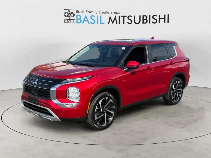 2024 Mitsubishi Outlander SE photo 1