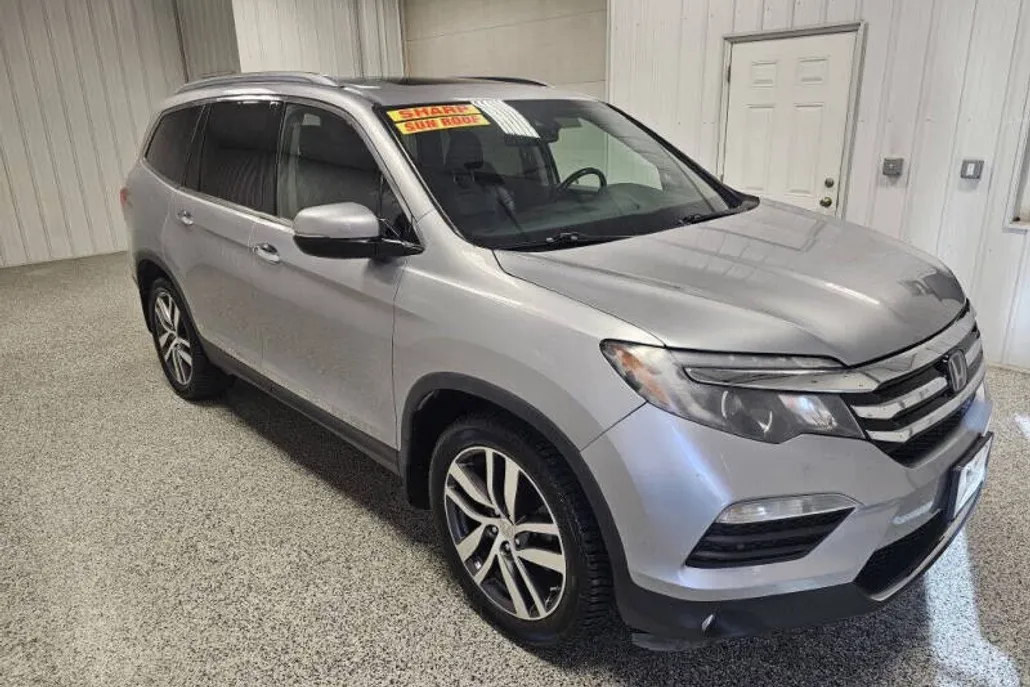 2016 Honda Pilot Elite photo 1