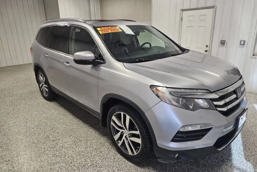 2016 Honda Pilot Elite photo 1