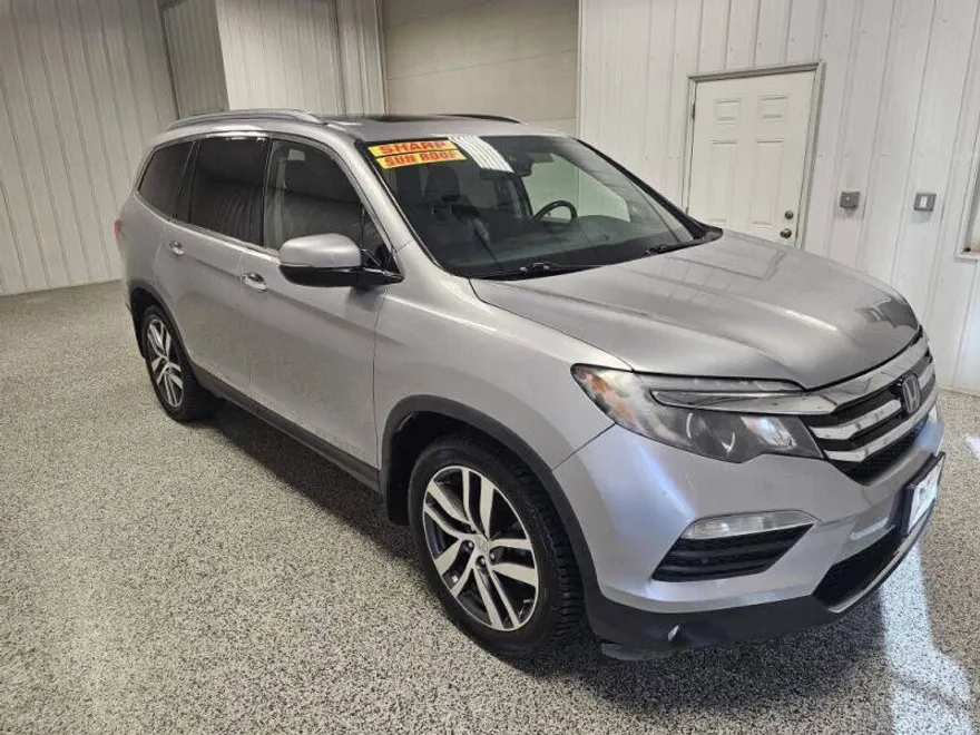 2016 Honda Pilot Elite photo 1