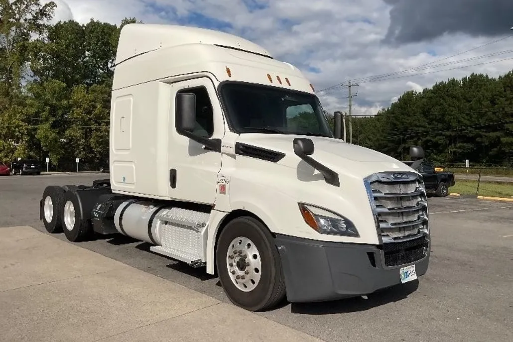 2020 Freightliner Cascadia 126" Sleeper Cab photo 1