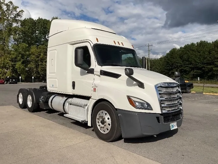 2020 Freightliner Cascadia 126" Sleeper Cab photo 1