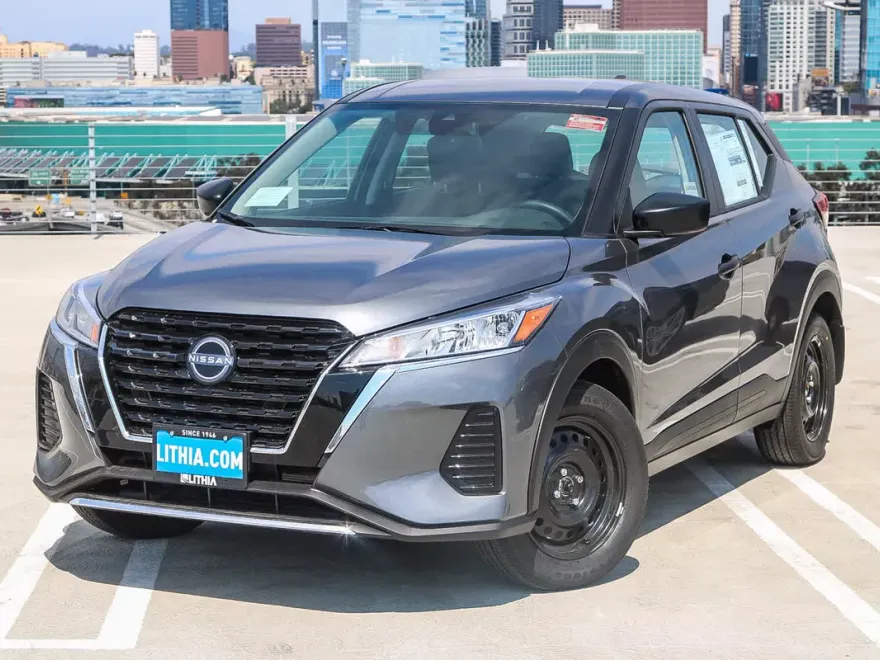 2025 Nissan Kicks Play S photo 1