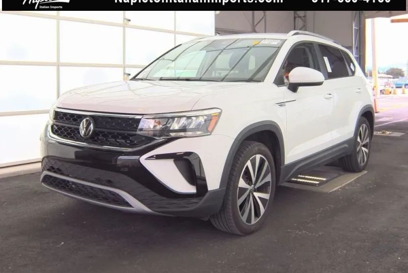 2024 Volkswagen Taos SE photo 1
