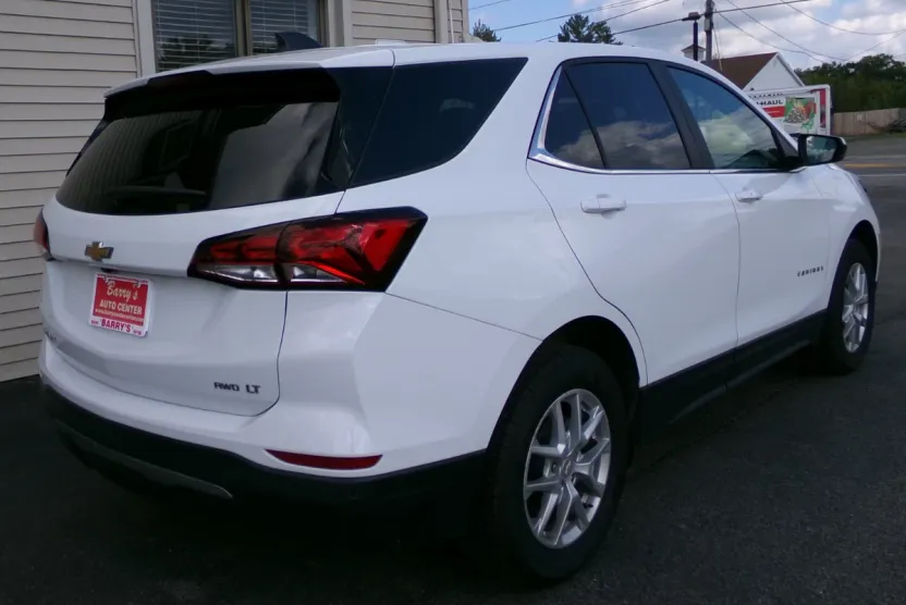 2023 Chevrolet Equinox LT photo 1