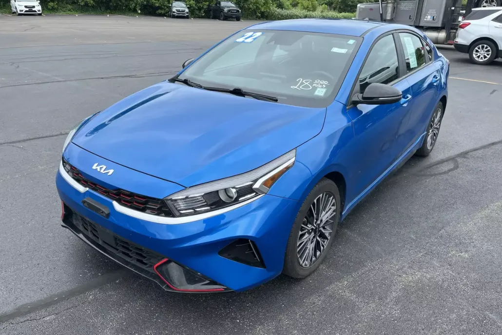 2022 Kia Forte GT-Line photo 1
