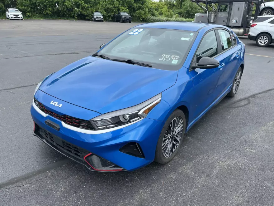 2022 Kia Forte GT-Line photo 1