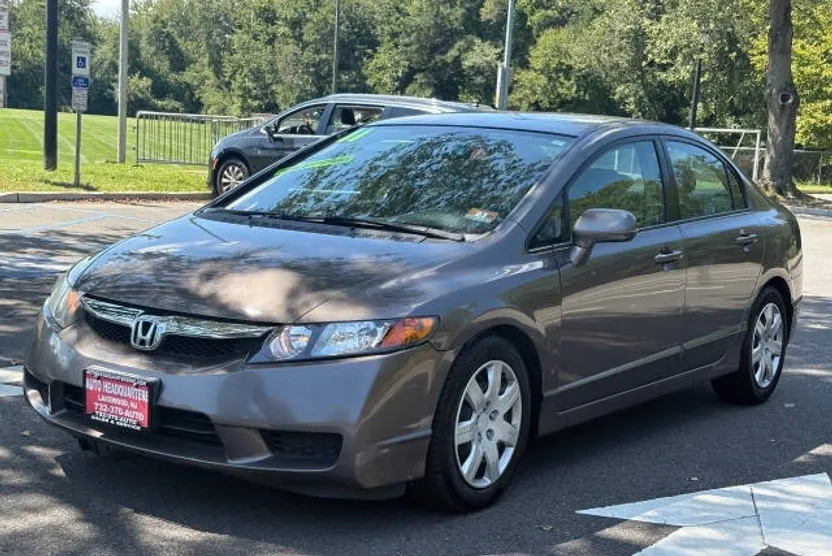 2011 Honda Civic LX photo 1