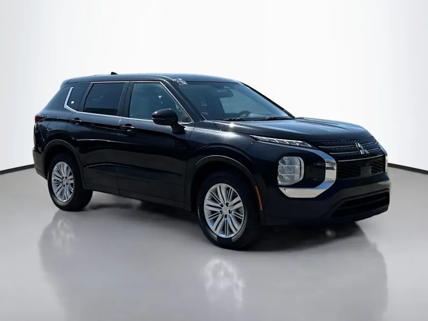 2023 Mitsubishi Outlander ES photo 1