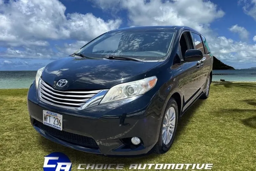 2017 Toyota Sienna XLE Premium photo 1