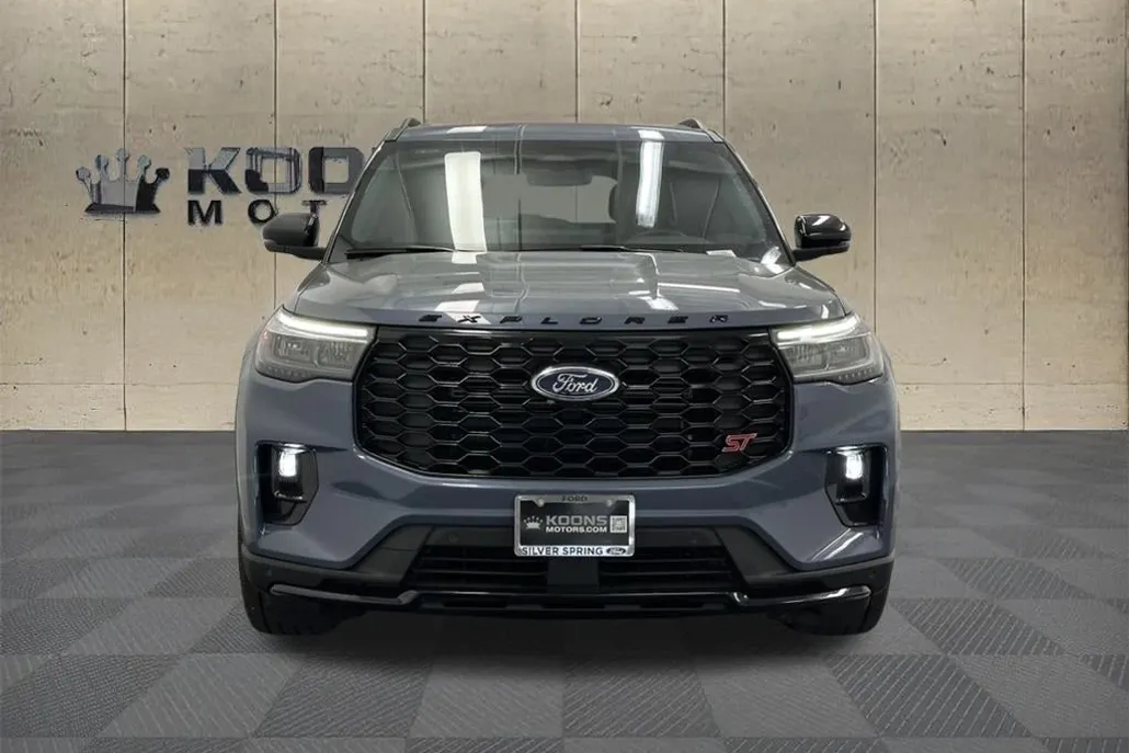 2025 Ford Explorer ST photo 1