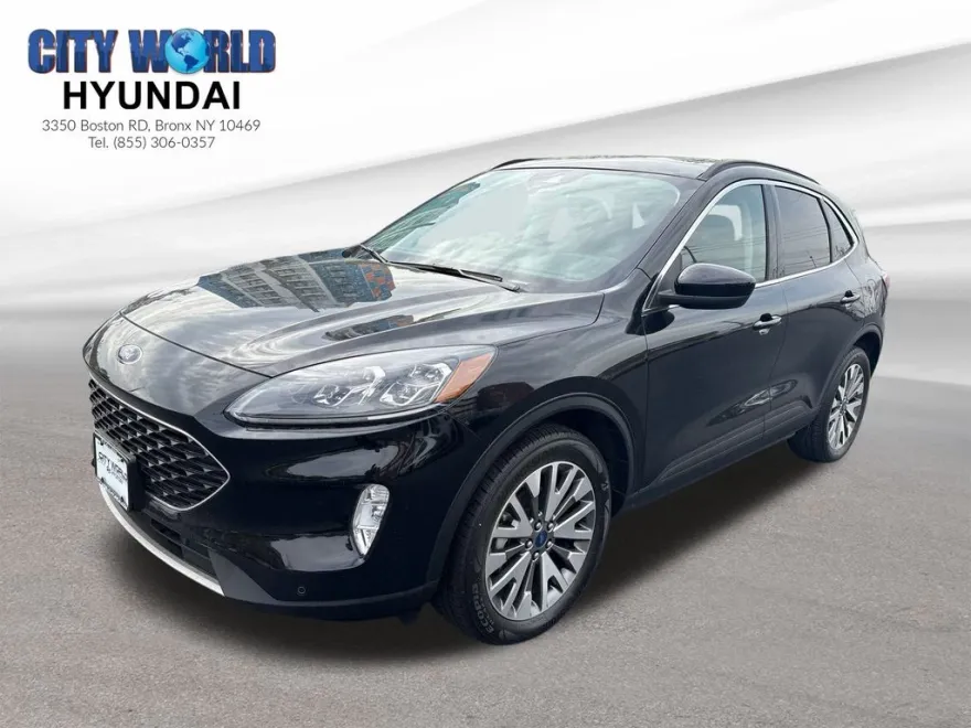 2022 Ford Escape Titanium photo 1