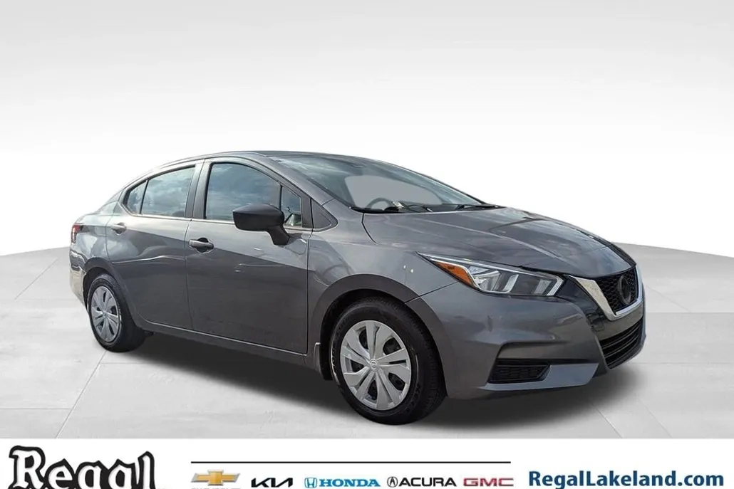 2021 Nissan Versa S photo 1