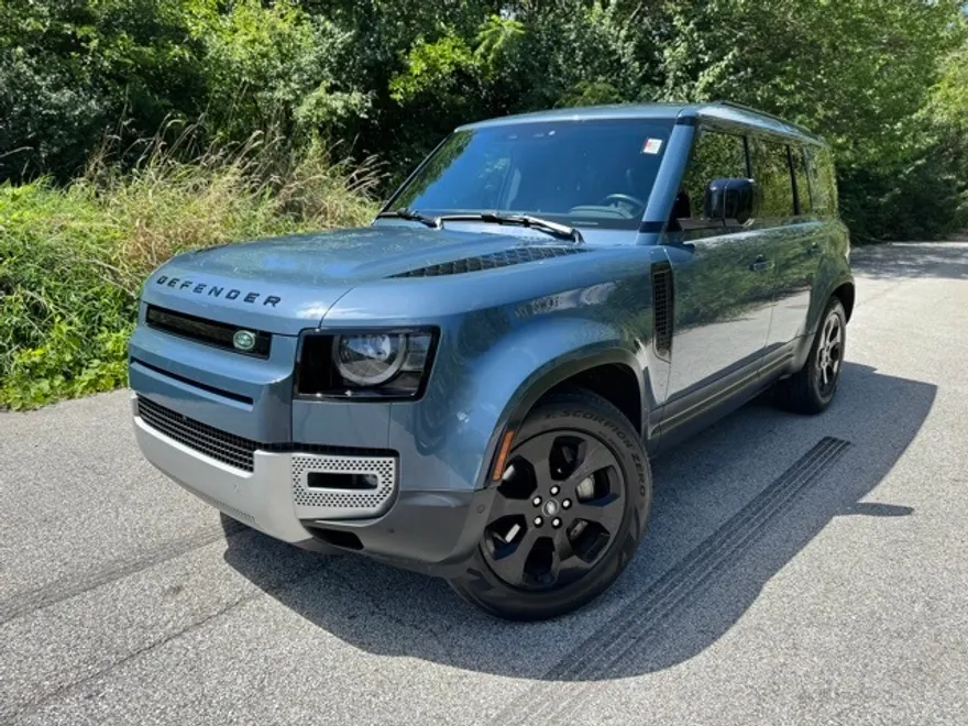 2023 Land Rover Defender 110 SE photo 1