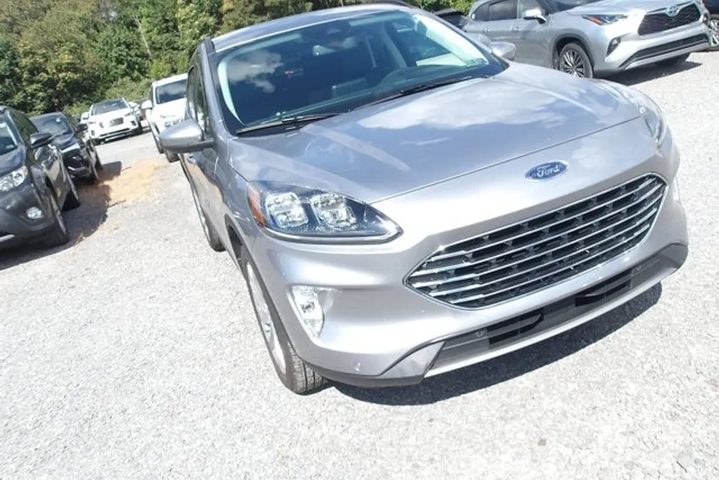 2022 Ford Escape Titanium photo 1