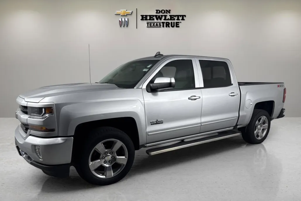 2018 Chevrolet Silverado 1500 LT photo 1
