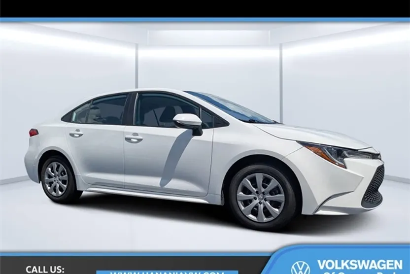 2022 Toyota Corolla LE photo 1