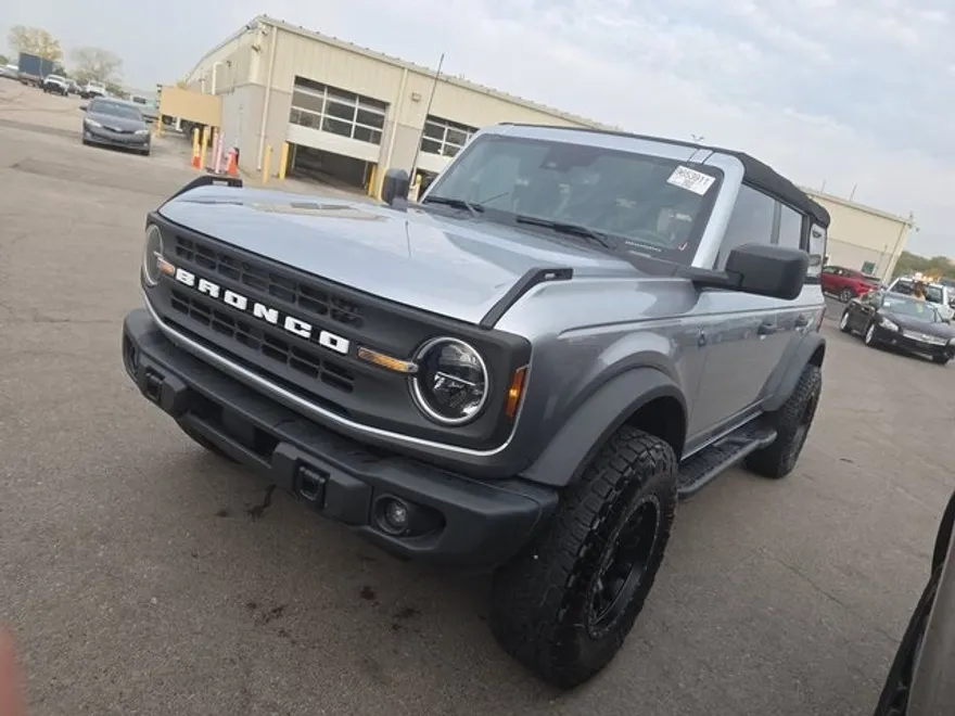 2023 Ford Bronco Black Diamond photo 1