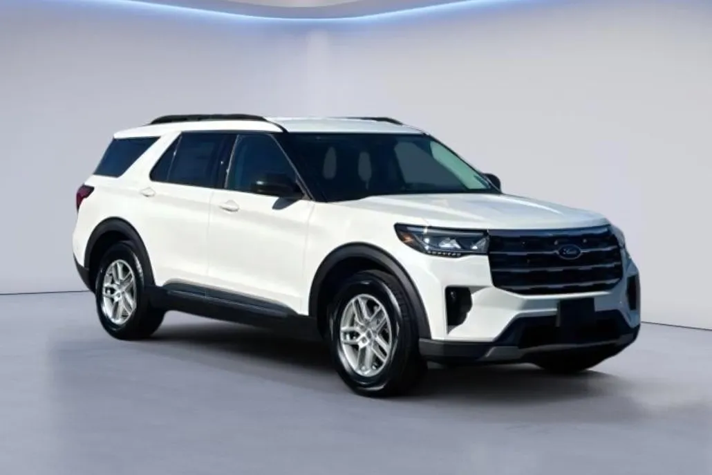 2025 Ford Explorer photo 1