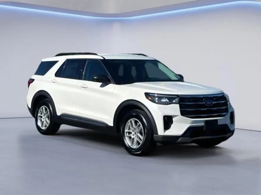 2025 Ford Explorer photo 1