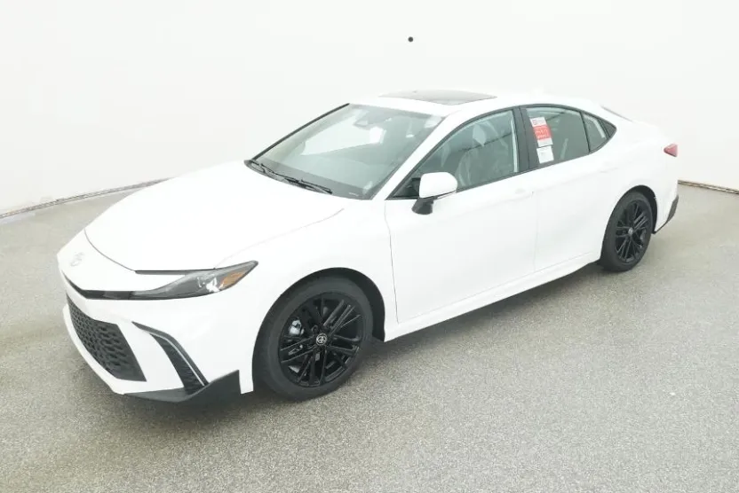 2025 Toyota Camry SE photo 1