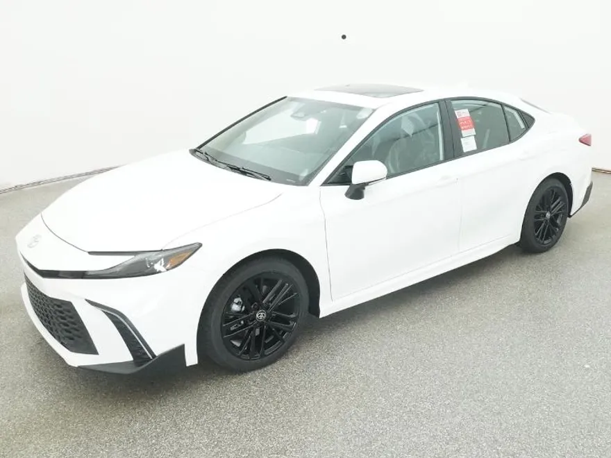 2025 Toyota Camry SE photo 1