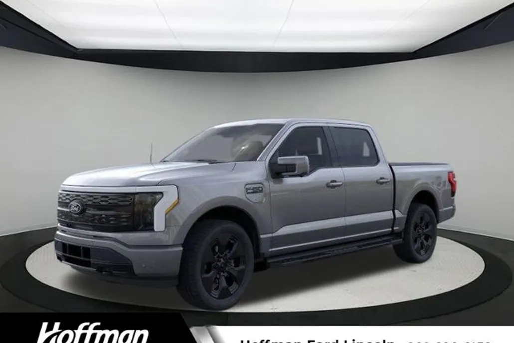 2025 Ford F-150 Lightning Platinum photo 1