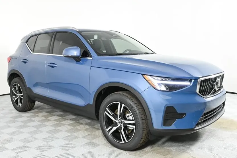 2025 Volvo XC40 Core photo 1