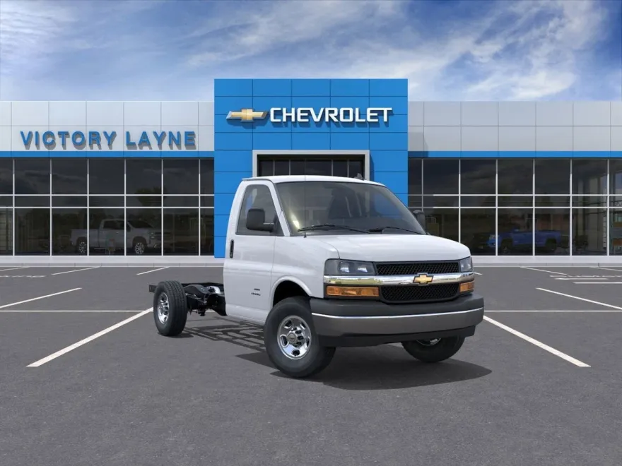2025 Chevrolet Express Cutaway 3500 photo 1