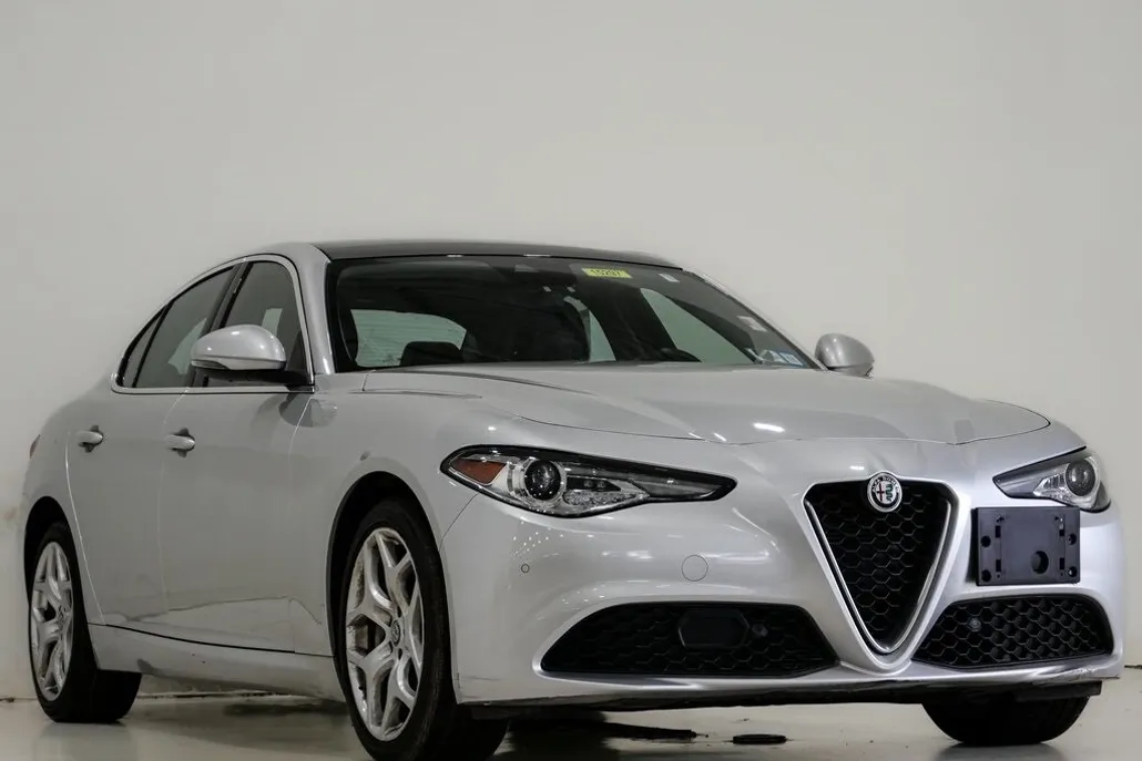 2021 Alfa Romeo Giulia Ti photo 1