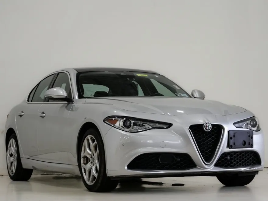 2021 Alfa Romeo Giulia Ti photo 1