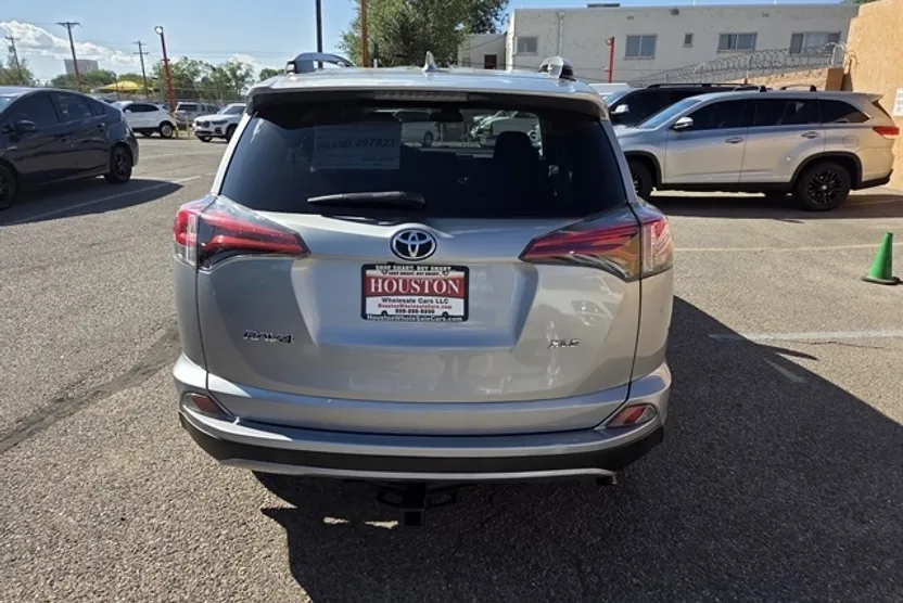 2018 Toyota RAV4 Adventure XLE photo 1
