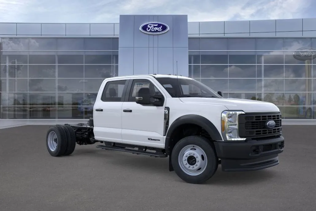 2025 Ford F-550 photo 1