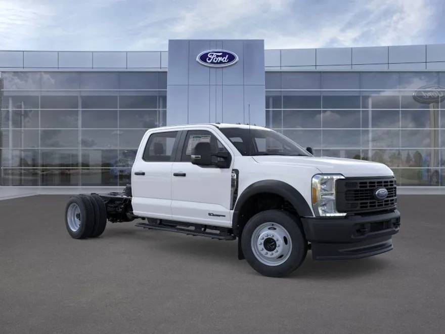 2025 Ford F-550 photo 1