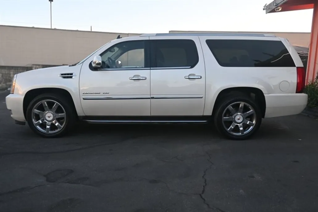 2013 Cadillac Escalade ESV Luxury photo 1
