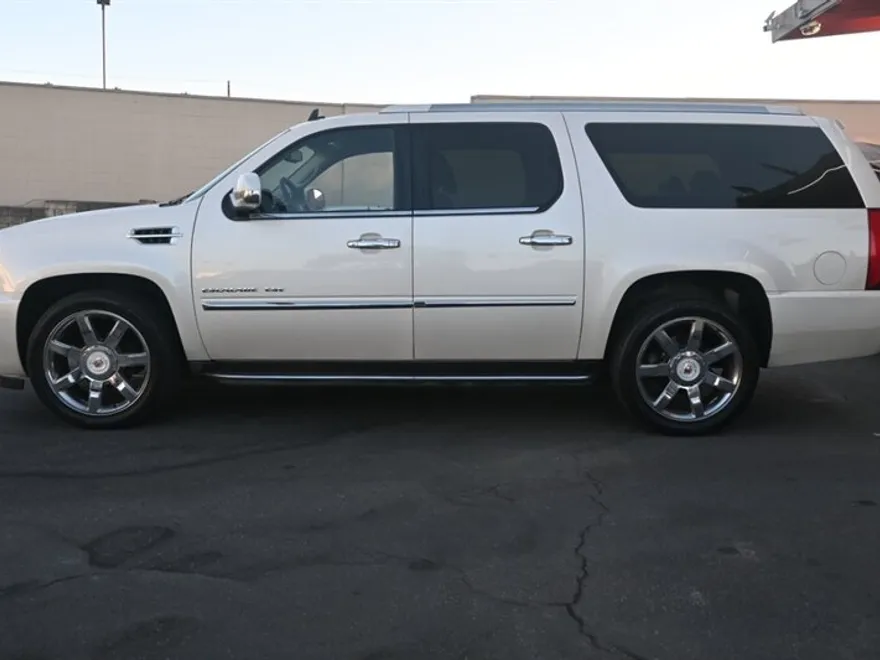 2013 Cadillac Escalade ESV Luxury photo 1