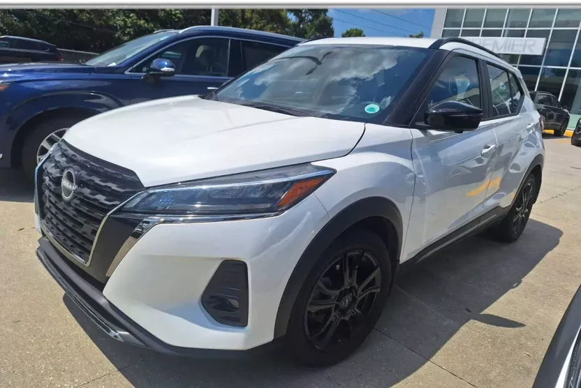 2024 Nissan Kicks SR photo 1