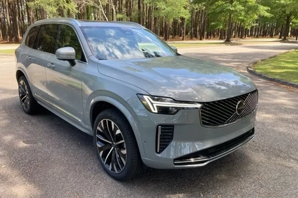 2025 Volvo XC90 Plus photo 1