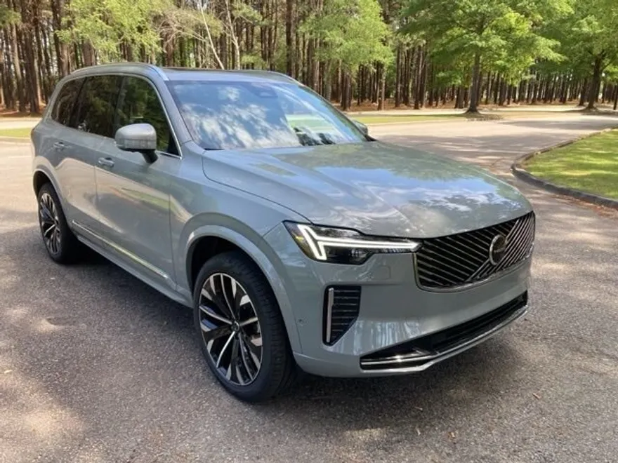 2025 Volvo XC90 Plus photo 1