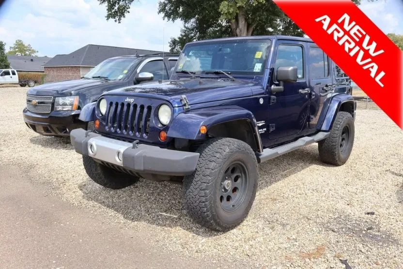 2013 Jeep Wrangler Unlimited Sahara photo 1