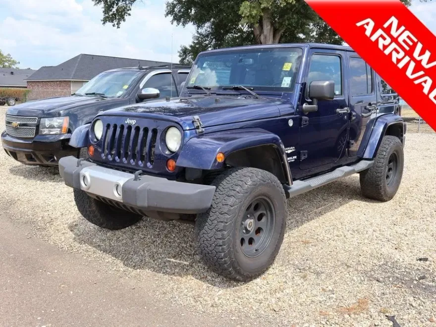 2013 Jeep Wrangler Unlimited Sahara photo 1