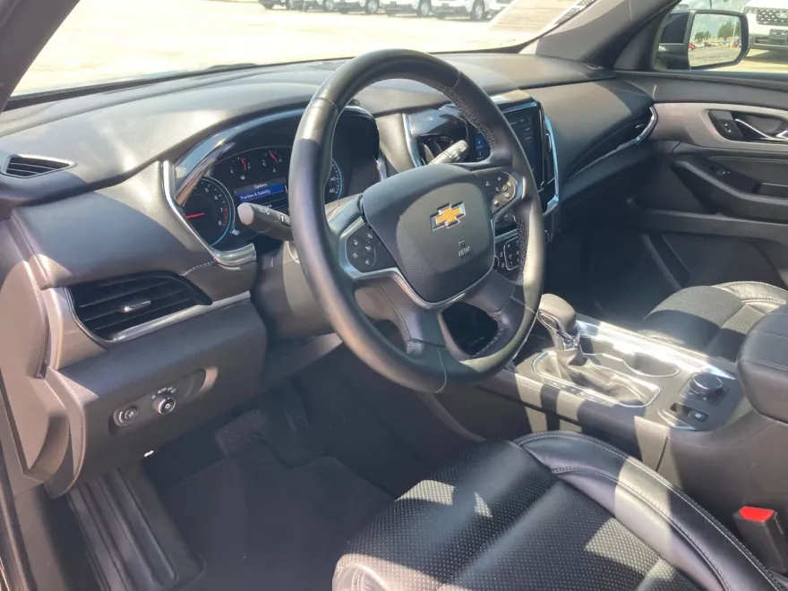 2023 Chevrolet Traverse Cloth photo 1